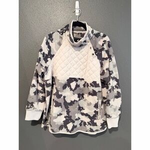 Kyodan Outdoor Quilted Pullover in Black and Gray